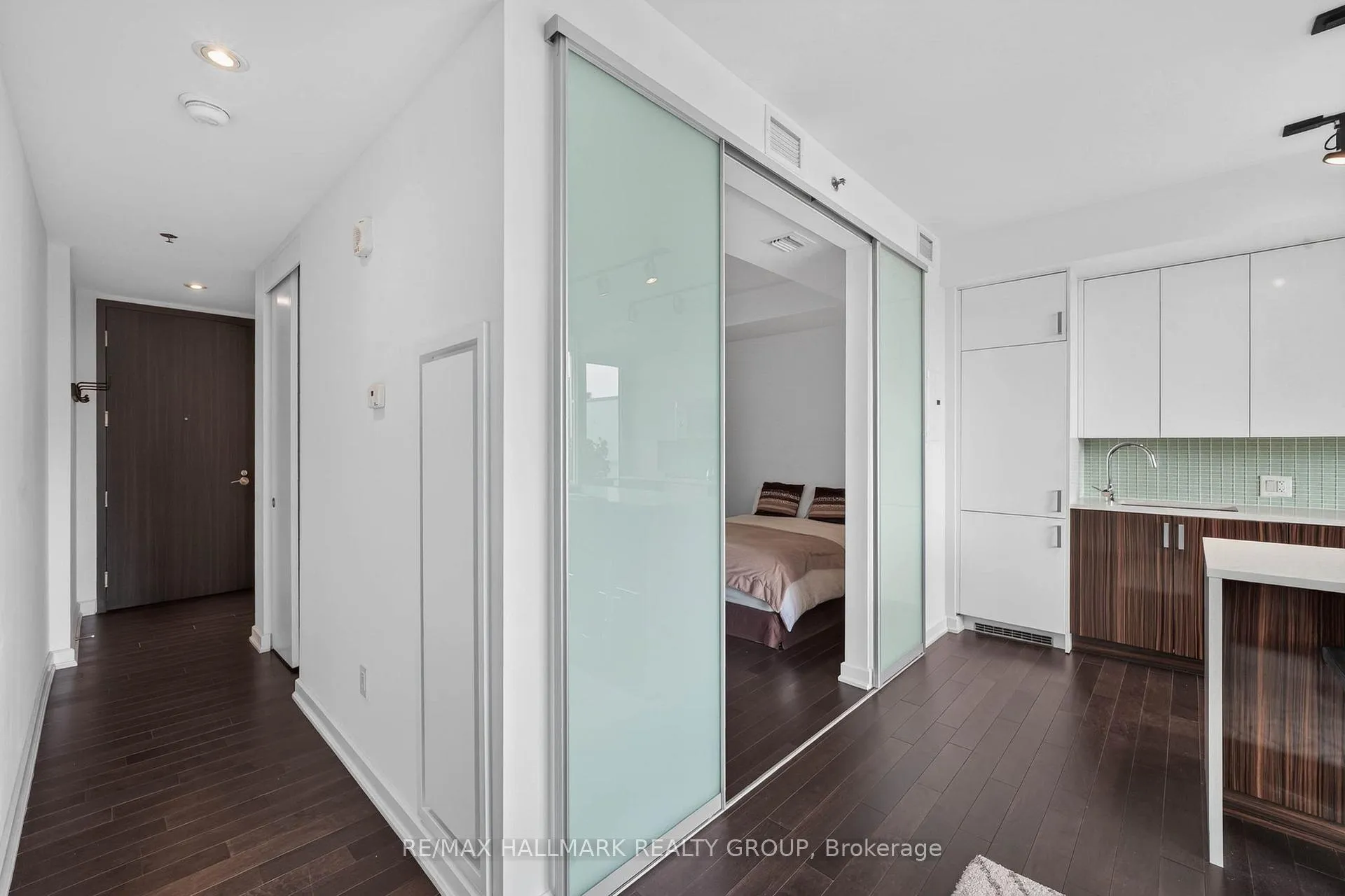 Photo 4 of Unit 407, 300 Lisgar Street, Ottawa, Ottawa Centre — HOMEH