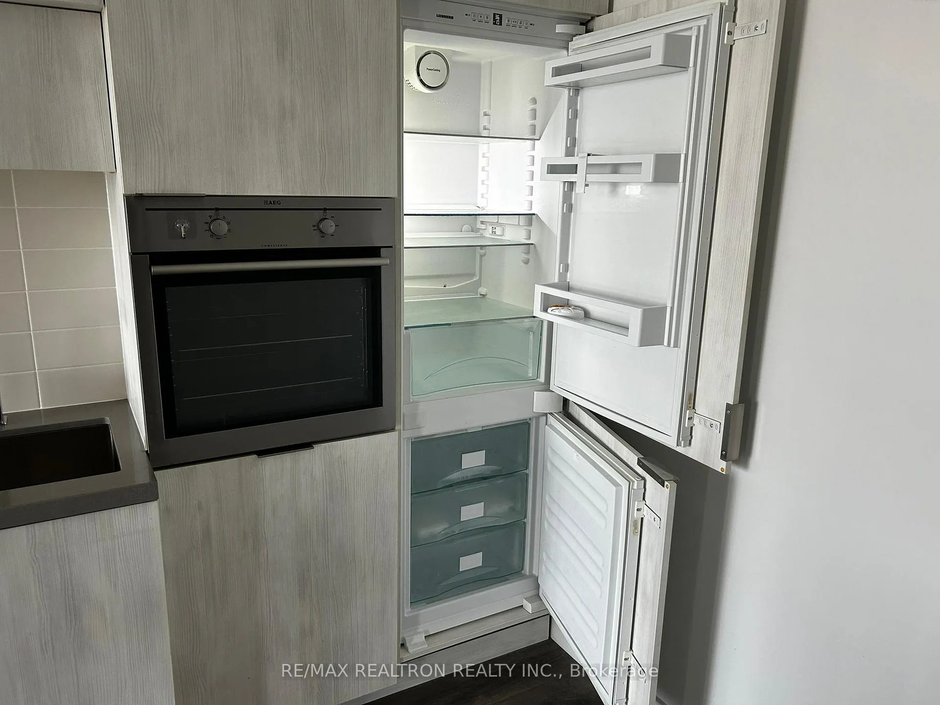 Photo 11 of Unit 2605, 8 Eglinton Avenue E, Toronto, Yonge-Eglinton — HOMEH