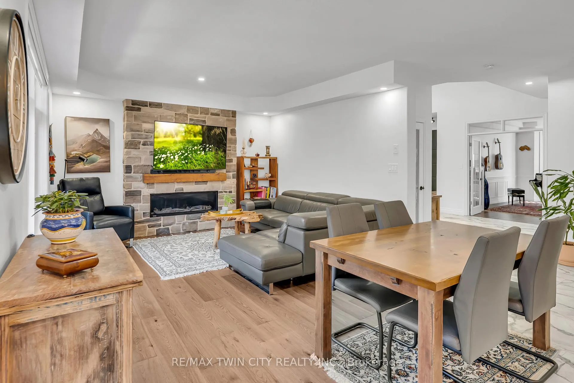 Photo 11 of 361 Red Osier Road, Waterloo, Columbia Forest/Clair Hills — HOMEH