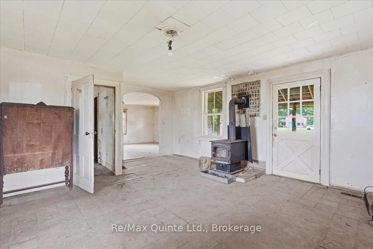 Photo 10 of 812 Enright Road N, Tyendinaga, Tyendinaga Township — HOMEH