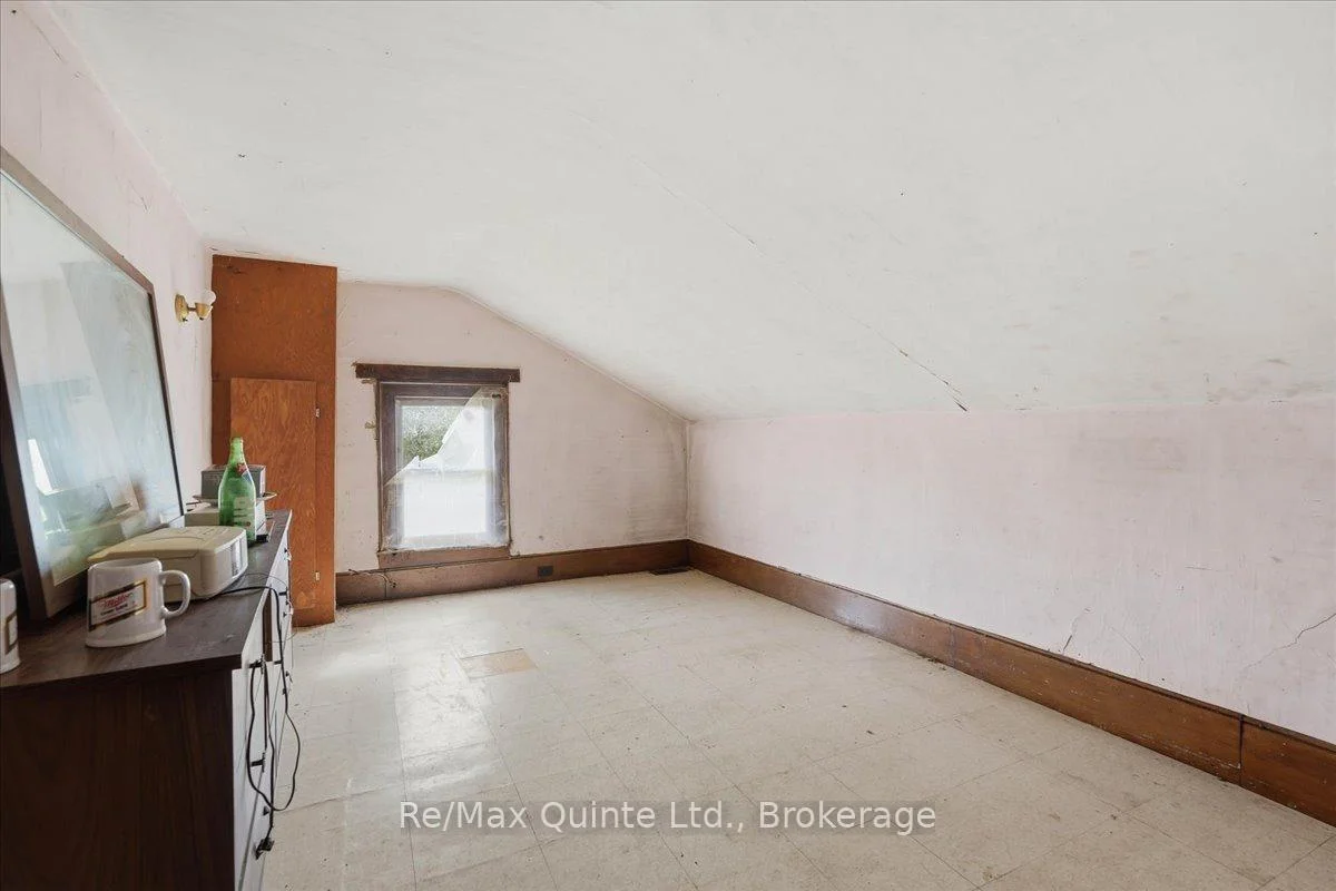 Photo 24 of 812 Enright Road N, Tyendinaga, Tyendinaga Township — HOMEH