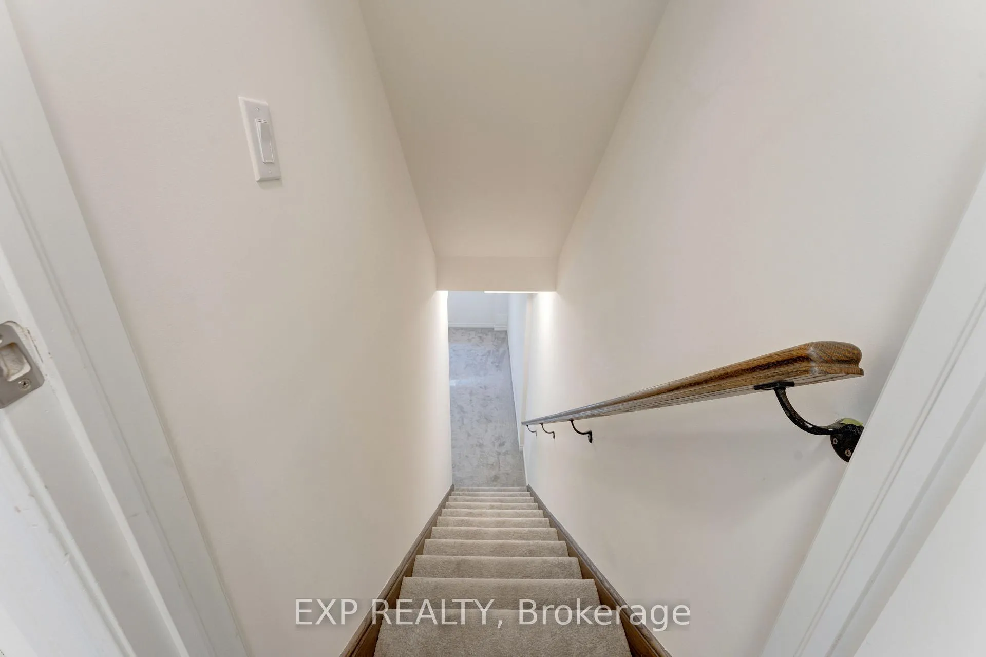 Photo 38 of 8 Roywood Street, Kitchener, Huron Park — HOMEH