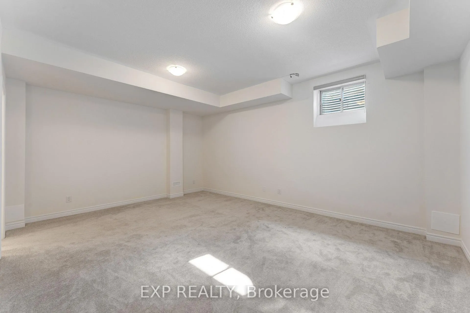 Photo 39 of 8 Roywood Street, Kitchener, Huron Park — HOMEH