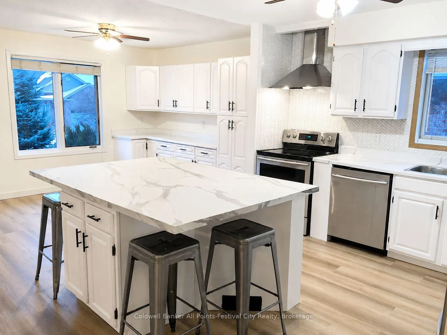 Photo 3 of 46 Lee Crescent, Goderich, Goderich (Town) — HOMEH