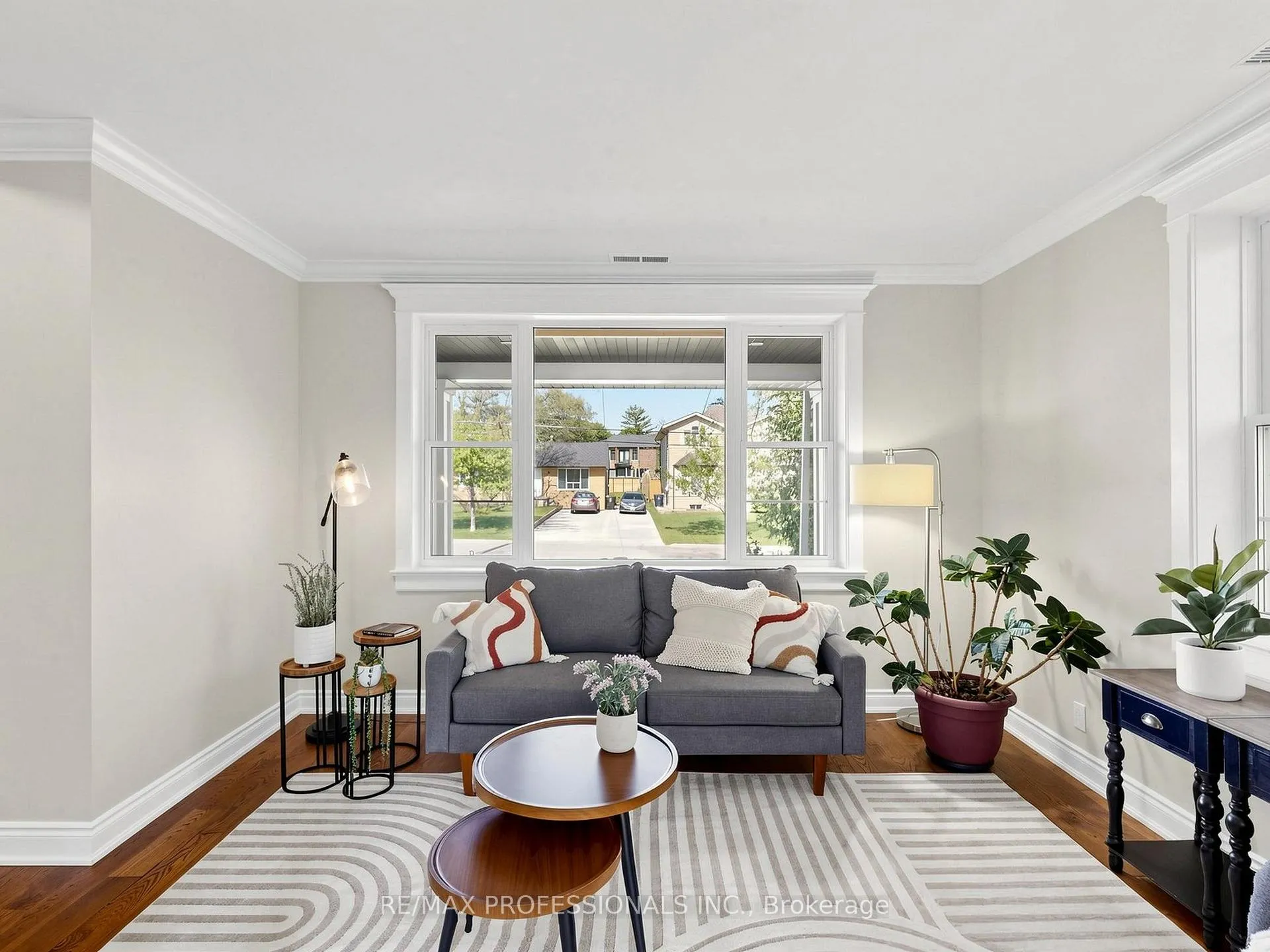 Photo 2 of 25 Waltham Drive, Etobicoke, Thistletown-Beaumonde Heights — HOMEH
