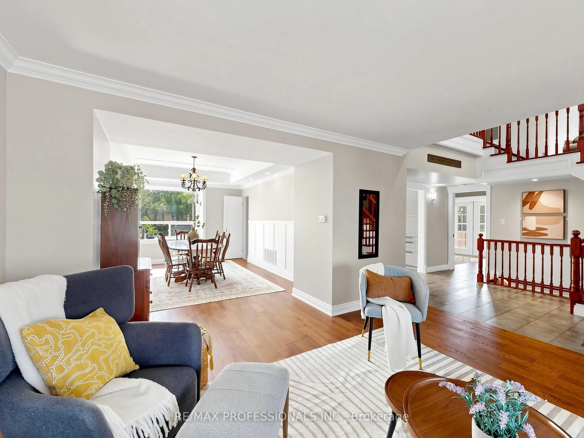 Photo 4 of 25 Waltham Drive, Etobicoke, Thistletown-Beaumonde Heights — HOMEH