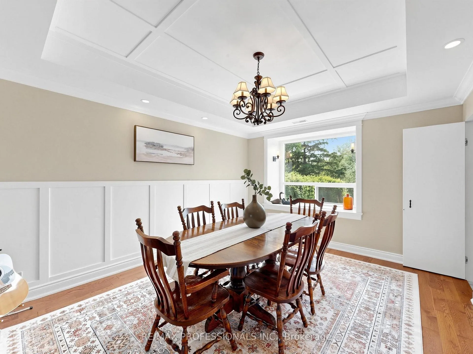 Photo 5 of 25 Waltham Drive, Etobicoke, Thistletown-Beaumonde Heights — HOMEH