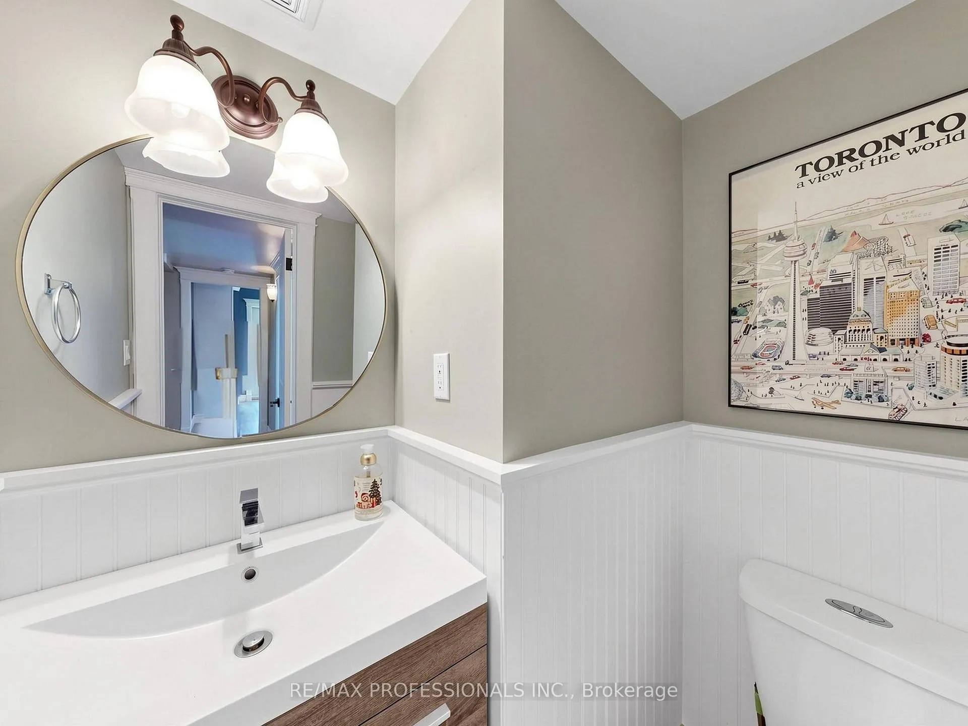 Photo 12 of 25 Waltham Drive, Etobicoke, Thistletown-Beaumonde Heights — HOMEH