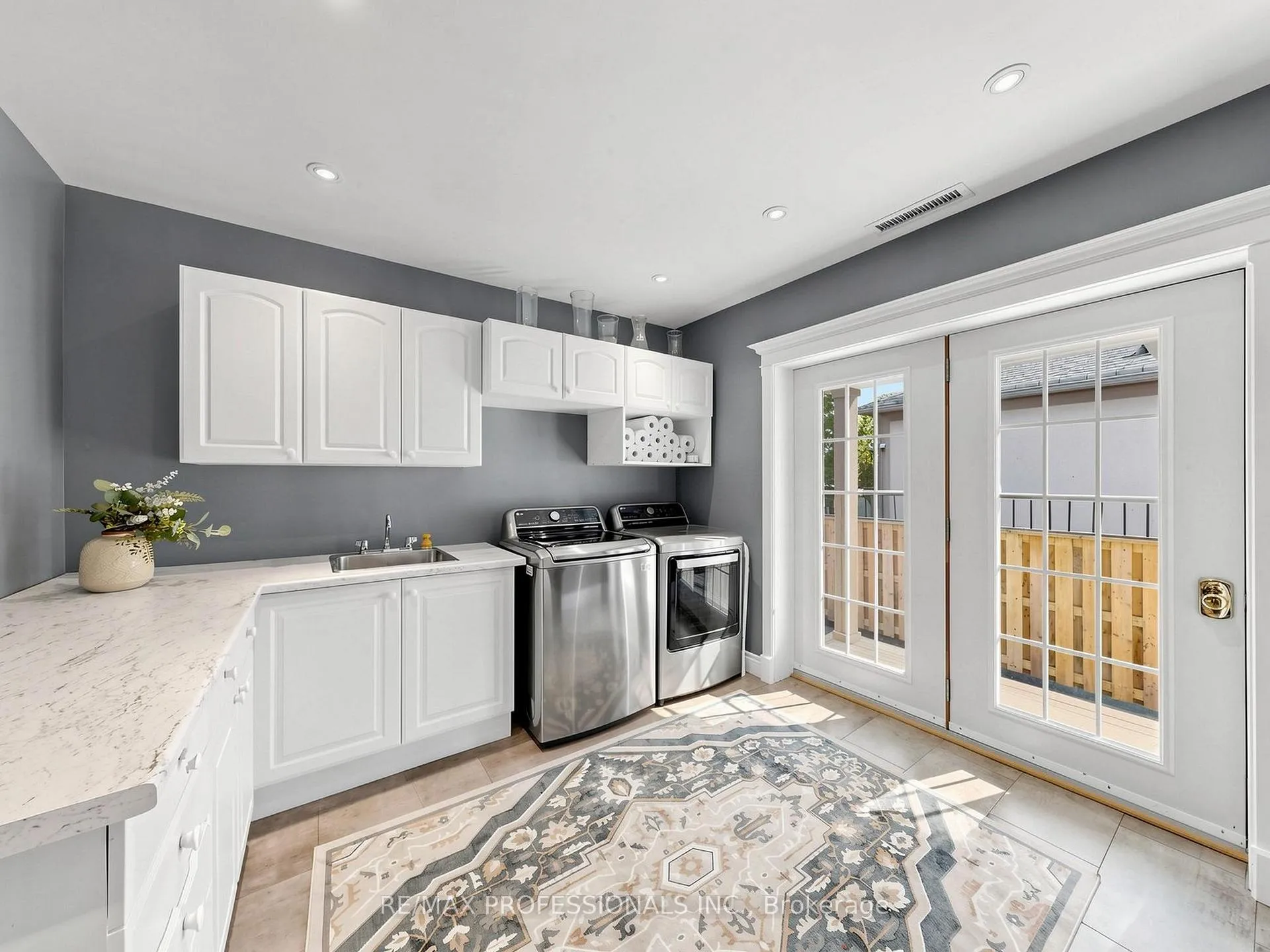 Photo 13 of 25 Waltham Drive, Etobicoke, Thistletown-Beaumonde Heights — HOMEH
