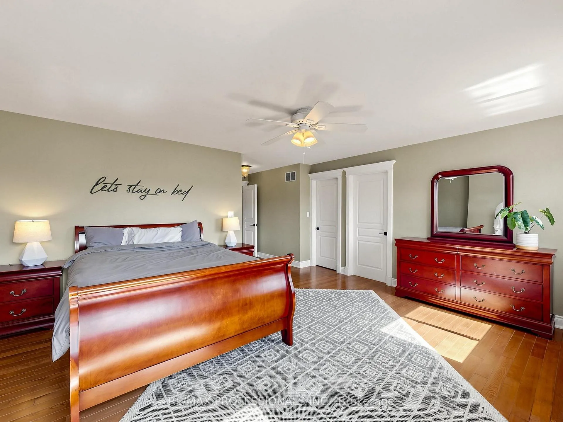 Photo 15 of 25 Waltham Drive, Etobicoke, Thistletown-Beaumonde Heights — HOMEH