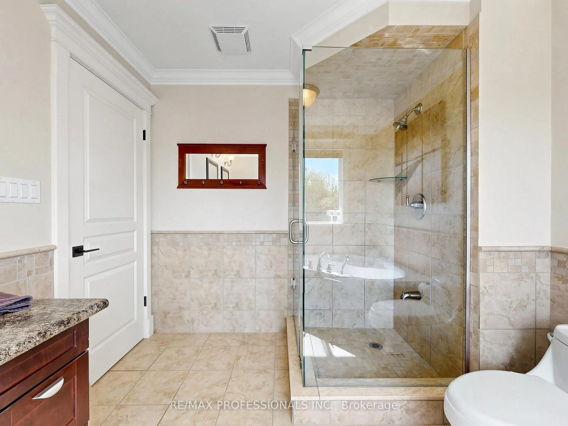 Photo 18 of 25 Waltham Drive, Etobicoke, Thistletown-Beaumonde Heights — HOMEH
