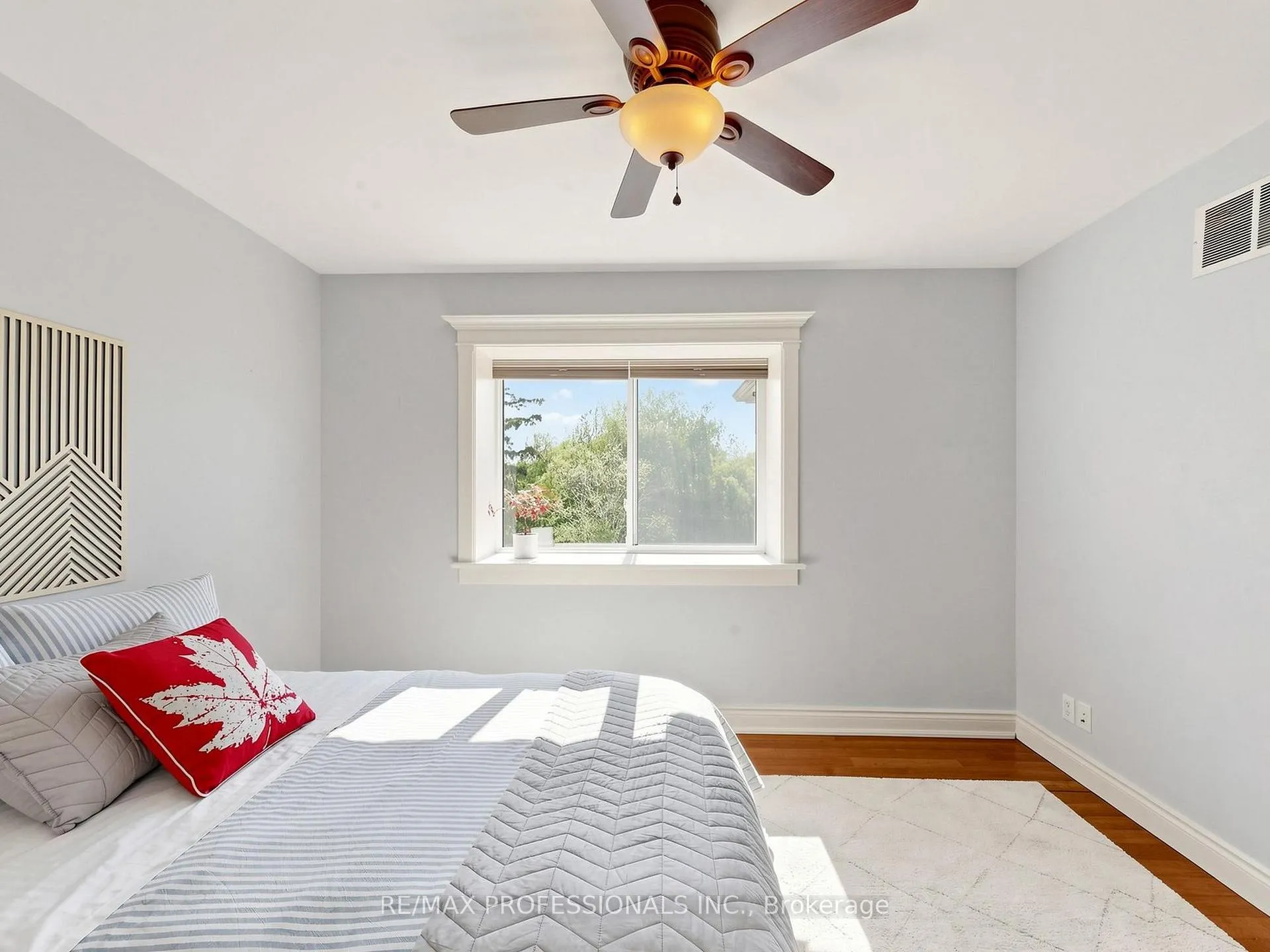 Photo 20 of 25 Waltham Drive, Etobicoke, Thistletown-Beaumonde Heights — HOMEH