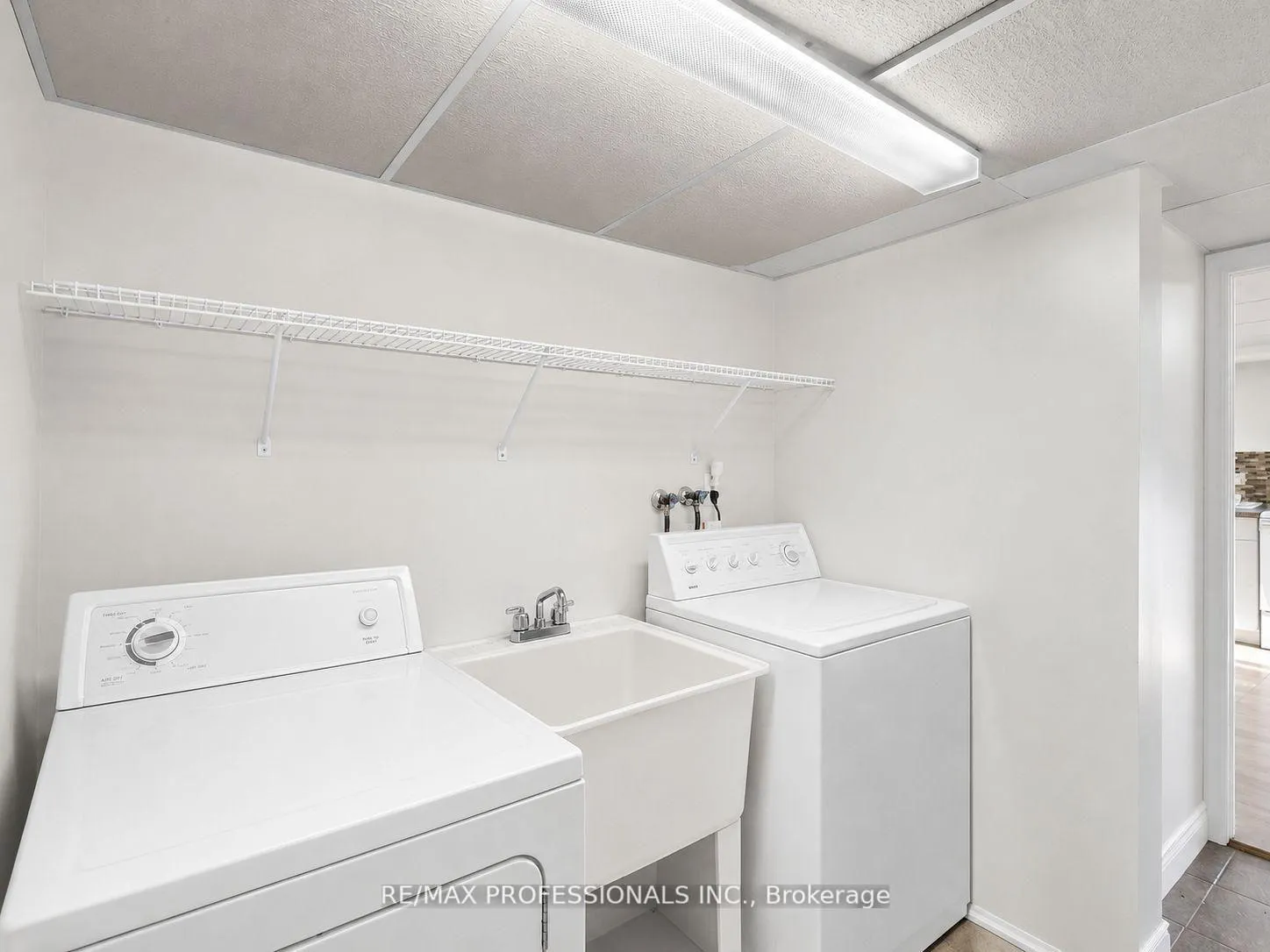 Photo 33 of 25 Waltham Drive, Etobicoke, Thistletown-Beaumonde Heights — HOMEH