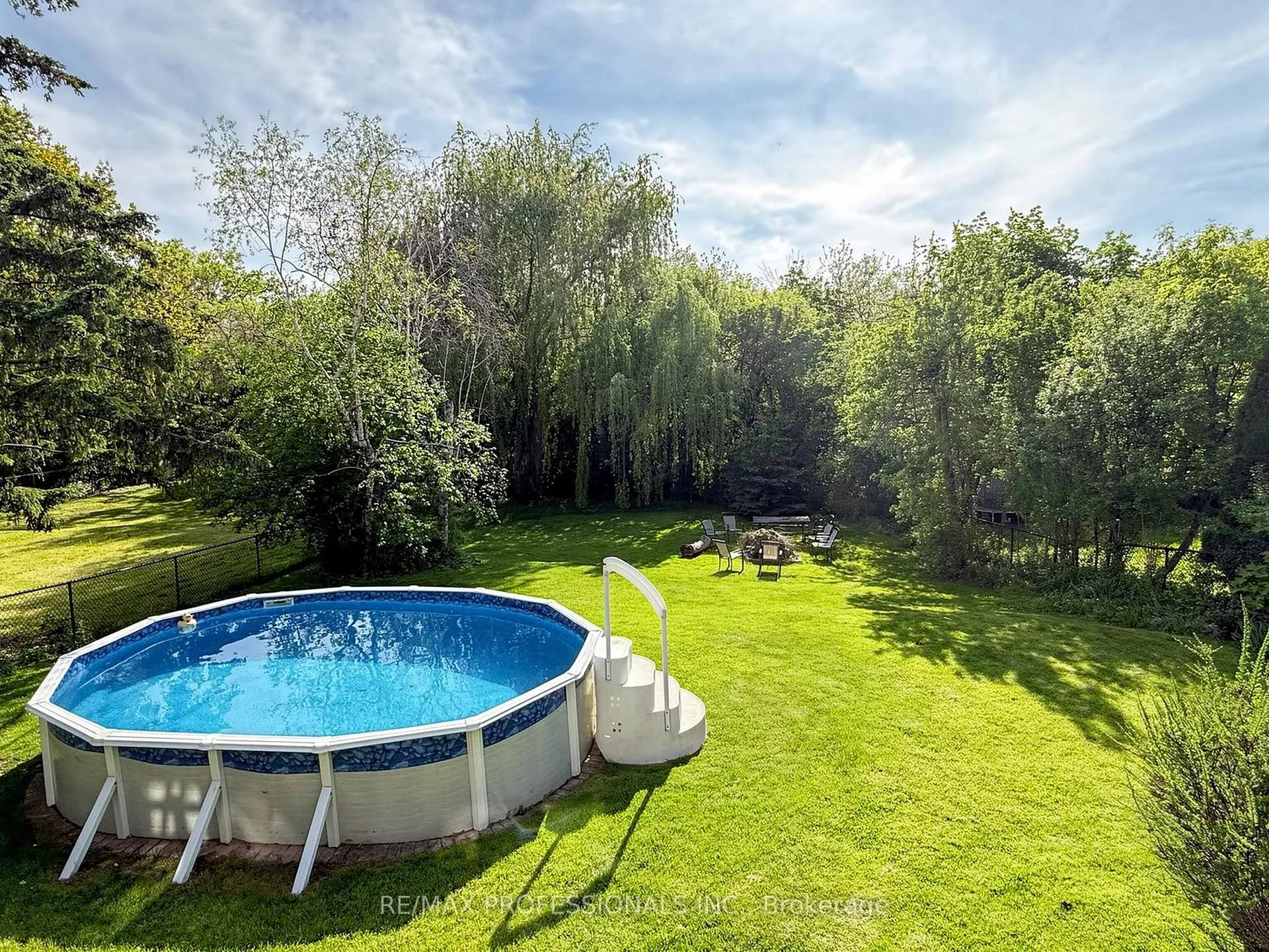 Photo 37 of 25 Waltham Drive, Etobicoke, Thistletown-Beaumonde Heights — HOMEH