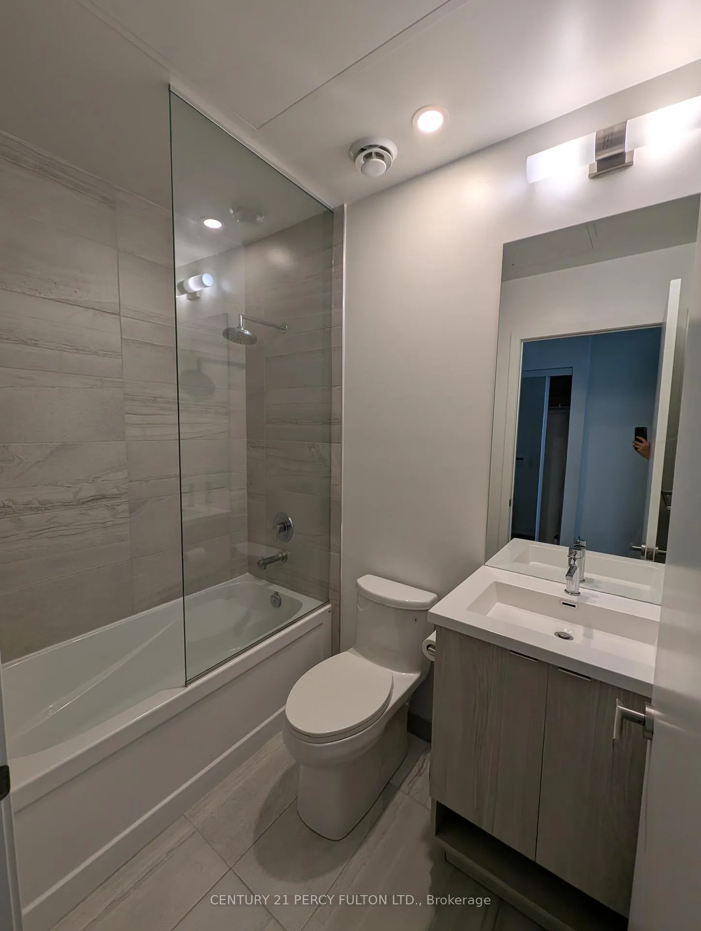 Photo 5 of Unit 5912, 138 Downes Street, Toronto, Waterfront Communities — HOMEH
