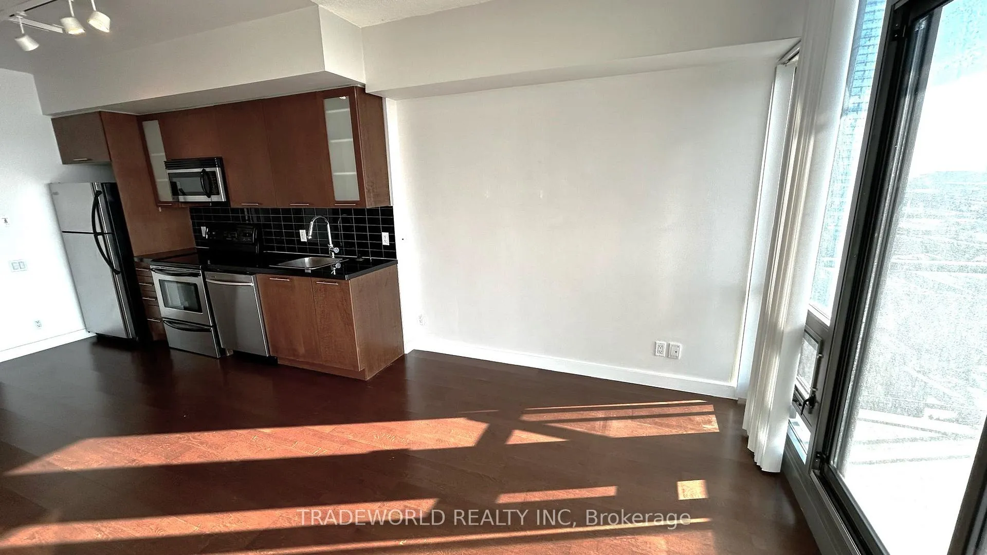 Photo 4 of Unit 1305, 33 Mill Street, Toronto, Waterfront Communities — HOMEH