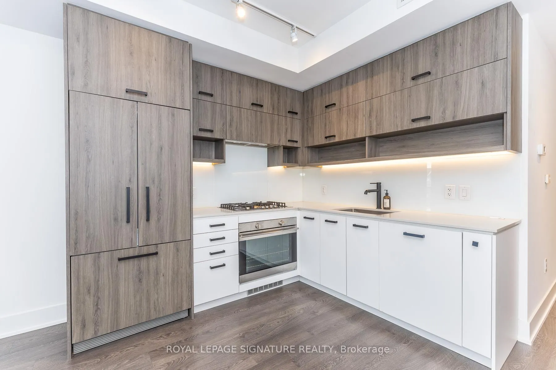 Photo 8 of Unit 204, 1888 Queen Street E, Toronto, The Beaches — HOMEH