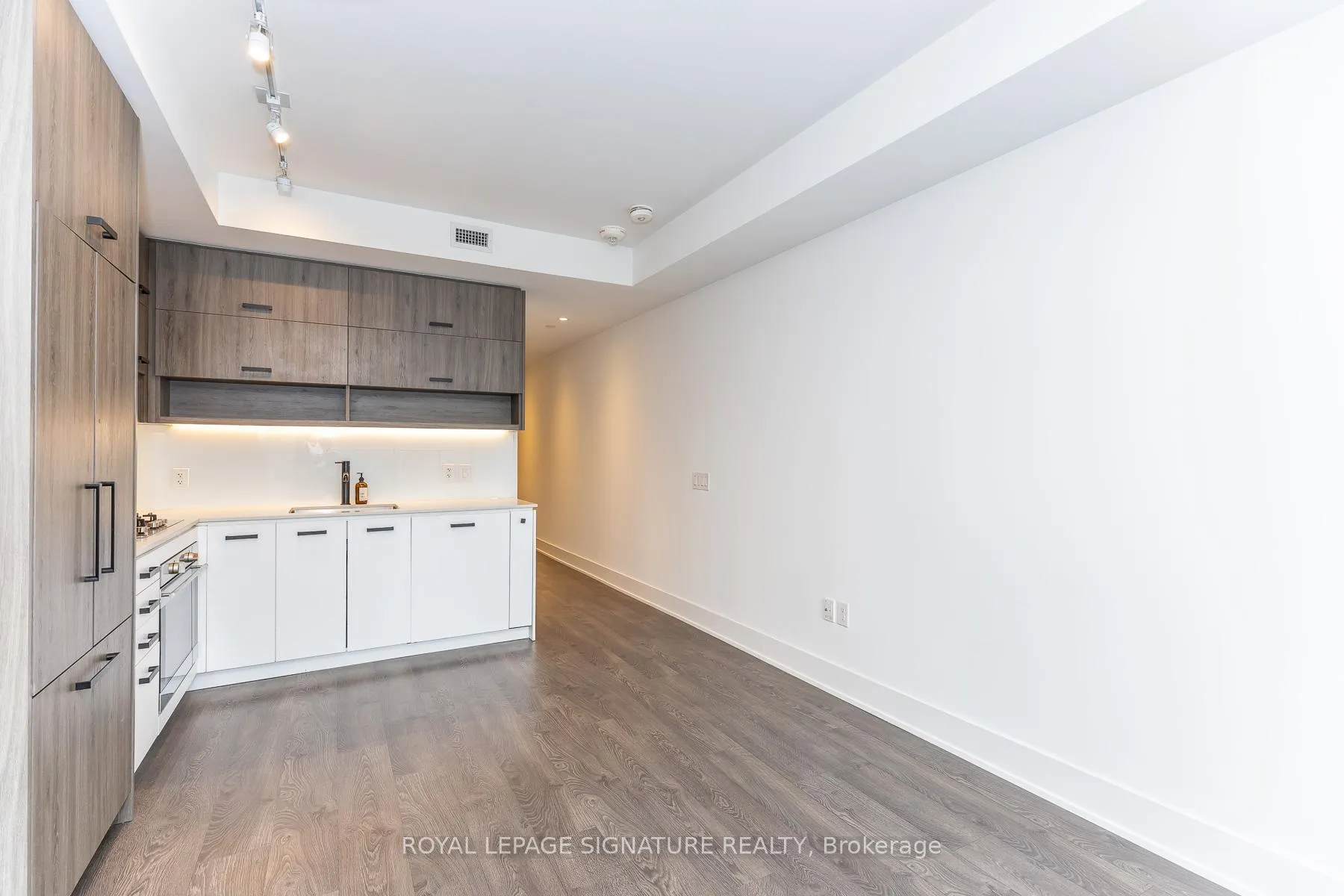 Photo 10 of Unit 204, 1888 Queen Street E, Toronto, The Beaches — HOMEH