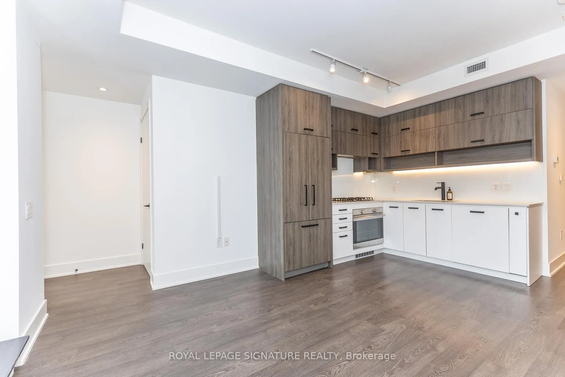 Photo 13 of Unit 204, 1888 Queen Street E, Toronto, The Beaches — HOMEH
