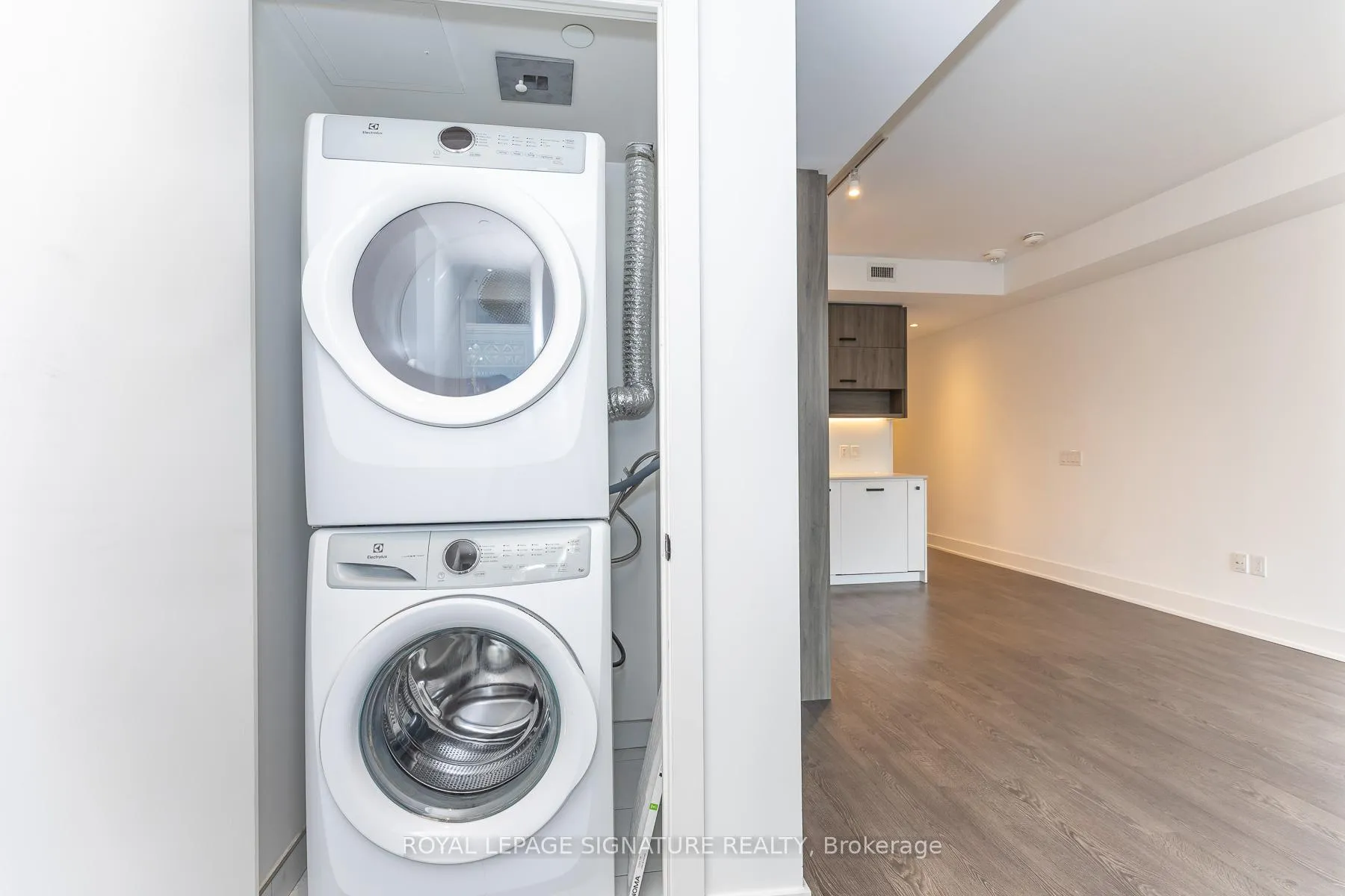 Photo 14 of Unit 204, 1888 Queen Street E, Toronto, The Beaches — HOMEH