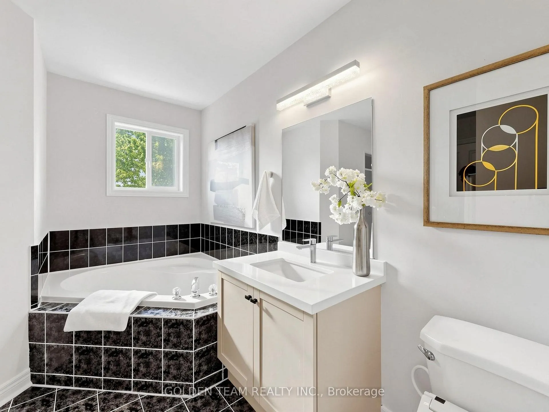 Photo 24 of 31 Brookhaven Crescent, Markham, Berczy — HOMEH