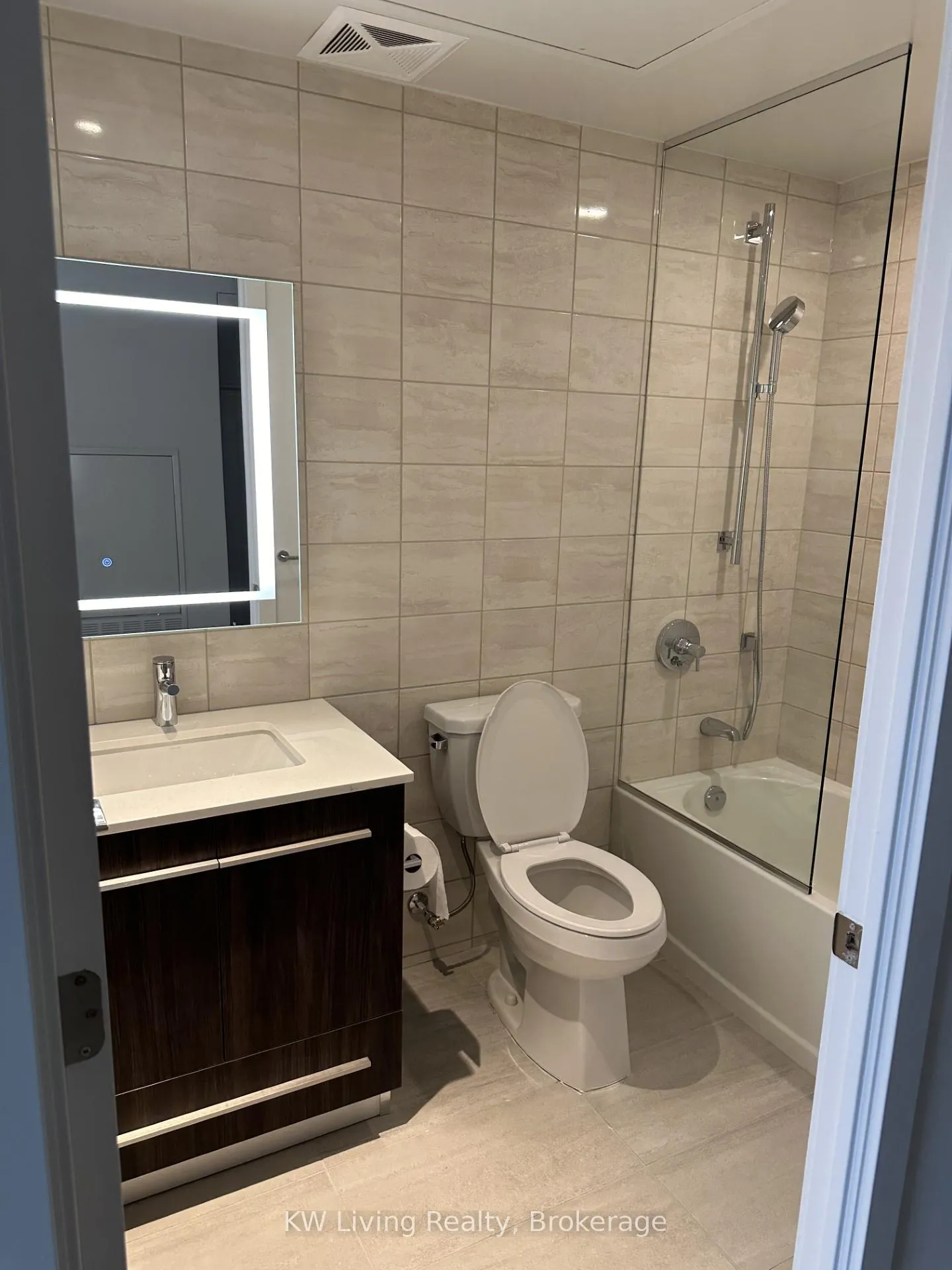 Photo 4 of Unit 1707, 8 Cumberland Street, Toronto, The Annex — HOMEH