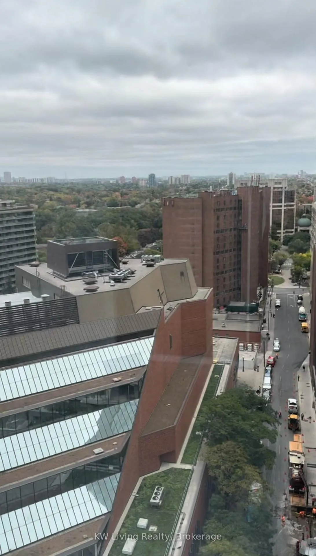 Photo 7 of Unit 1707, 8 Cumberland Street, Toronto, The Annex — HOMEH