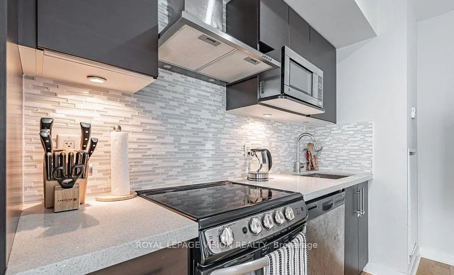 Photo 7 of Unit 1109, 58 Orchard View Boulevard, Toronto, Yonge-Eglinton — HOMEH