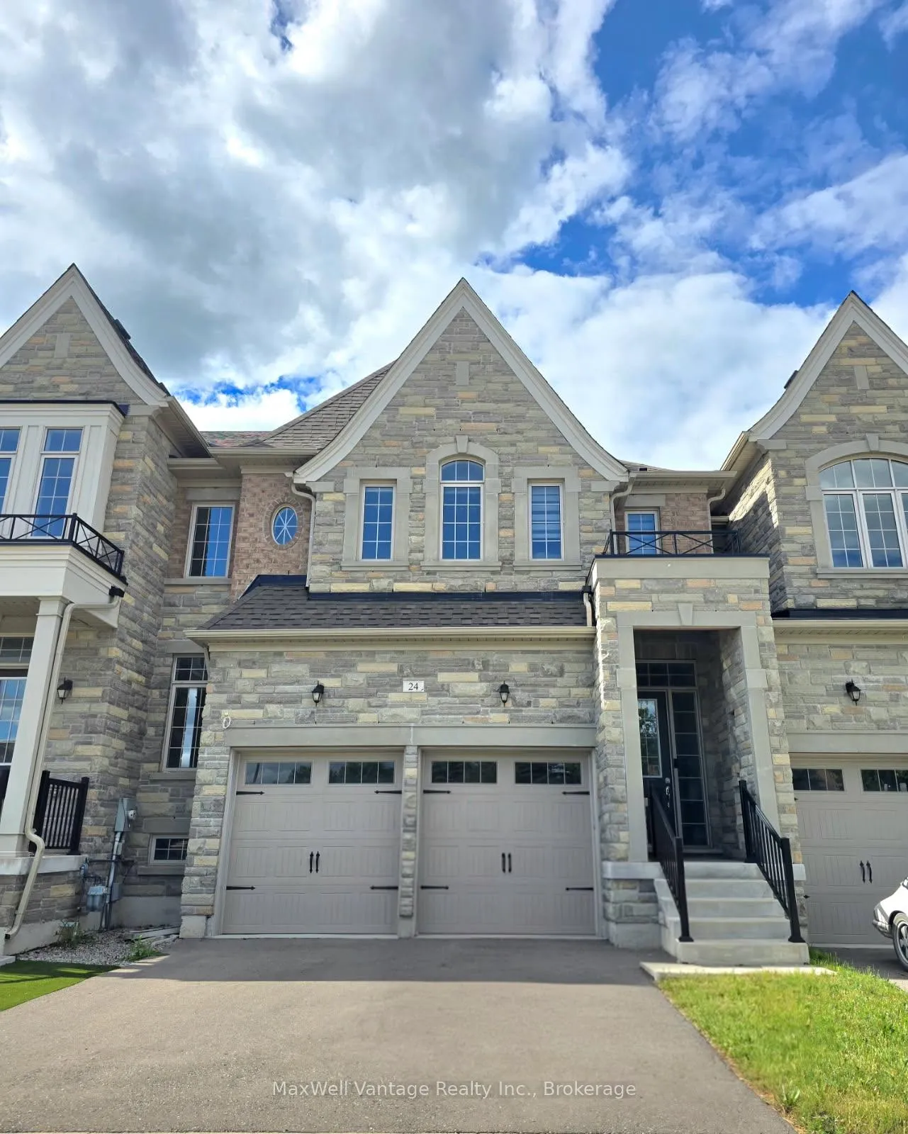 Photo 1 of 24 Tatton Court, King, King City — HOMEH