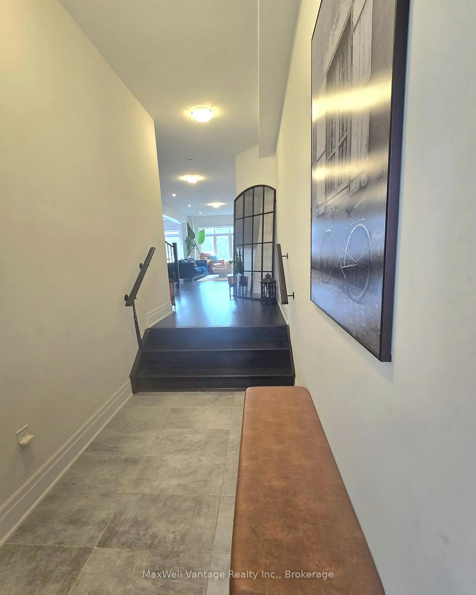 Photo 2 of 24 Tatton Court, King, King City — HOMEH
