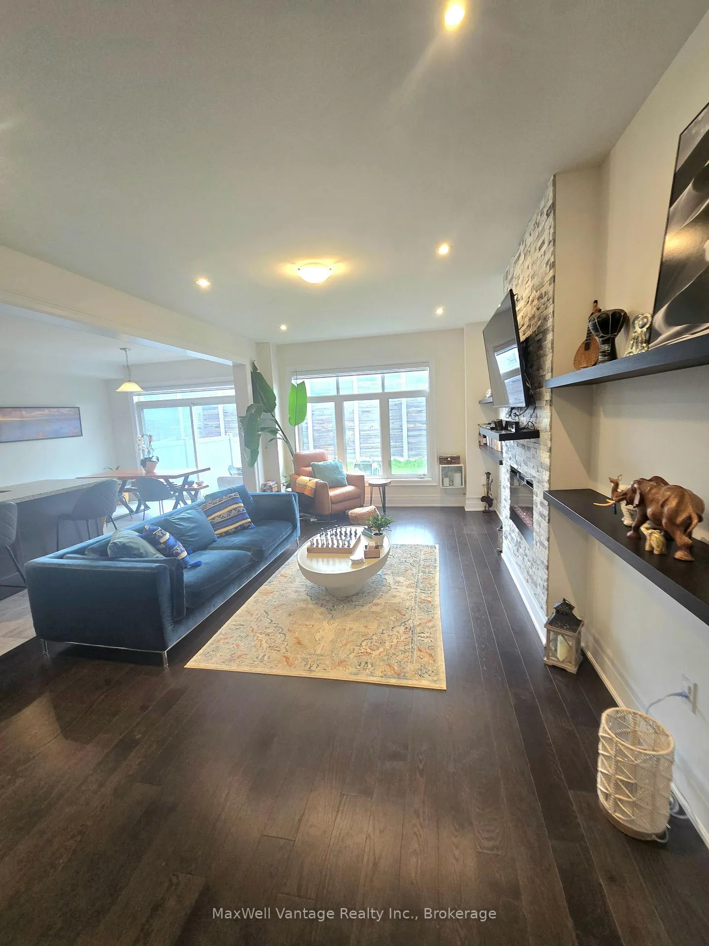 Photo 3 of 24 Tatton Court, King, King City — HOMEH