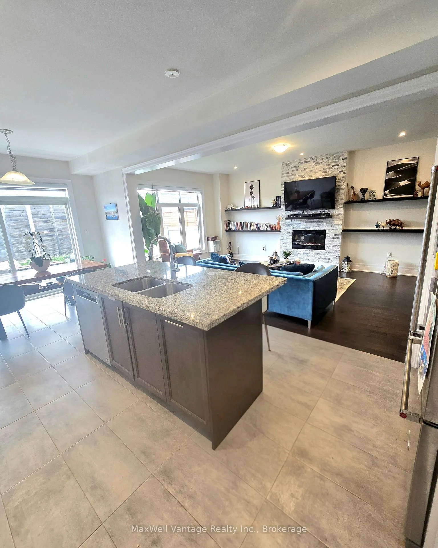 Photo 5 of 24 Tatton Court, King, King City — HOMEH