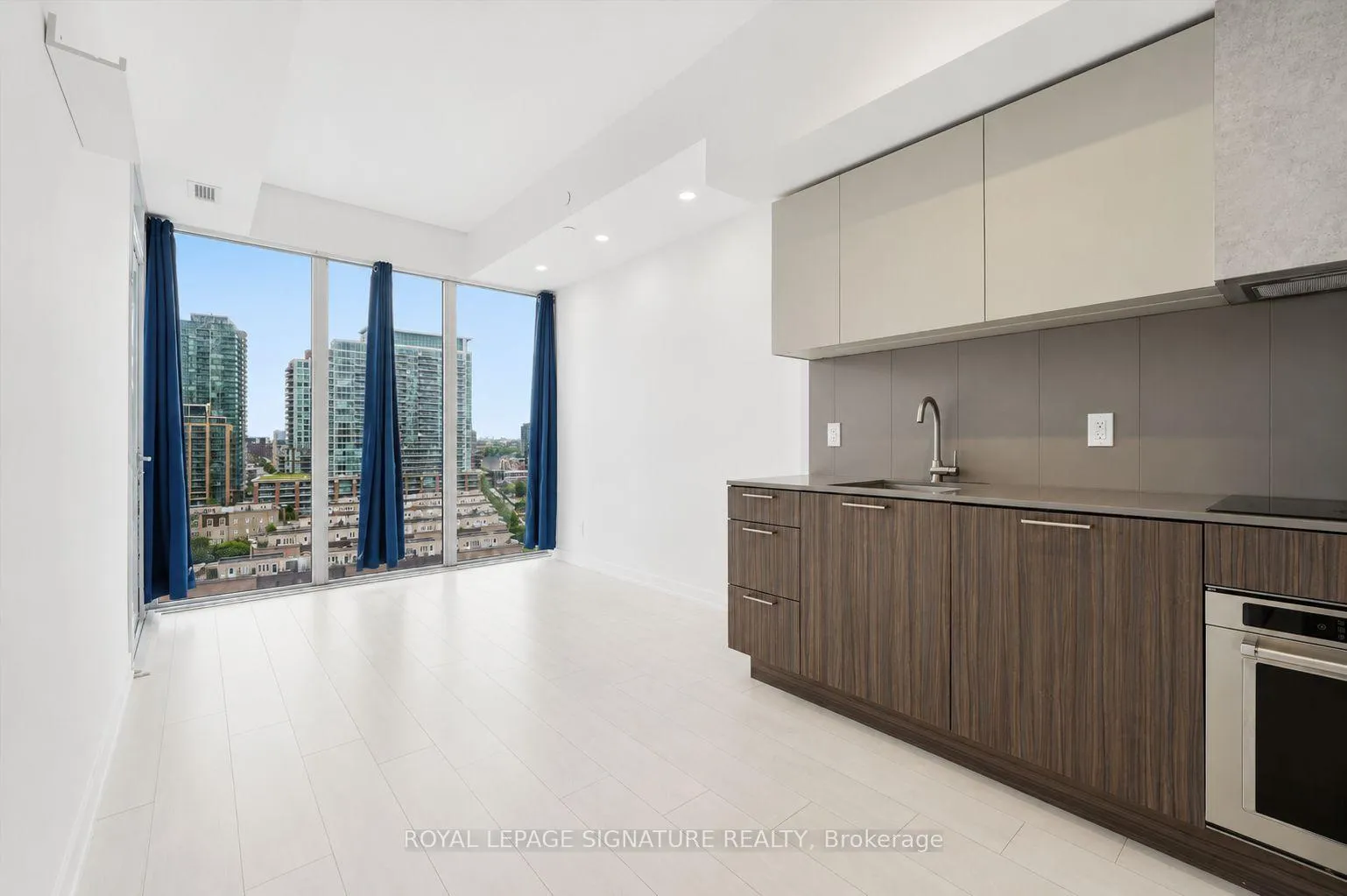 Photo 4 of Unit 1115, 19 Western Battery Road, Toronto, Niagara — HOMEH