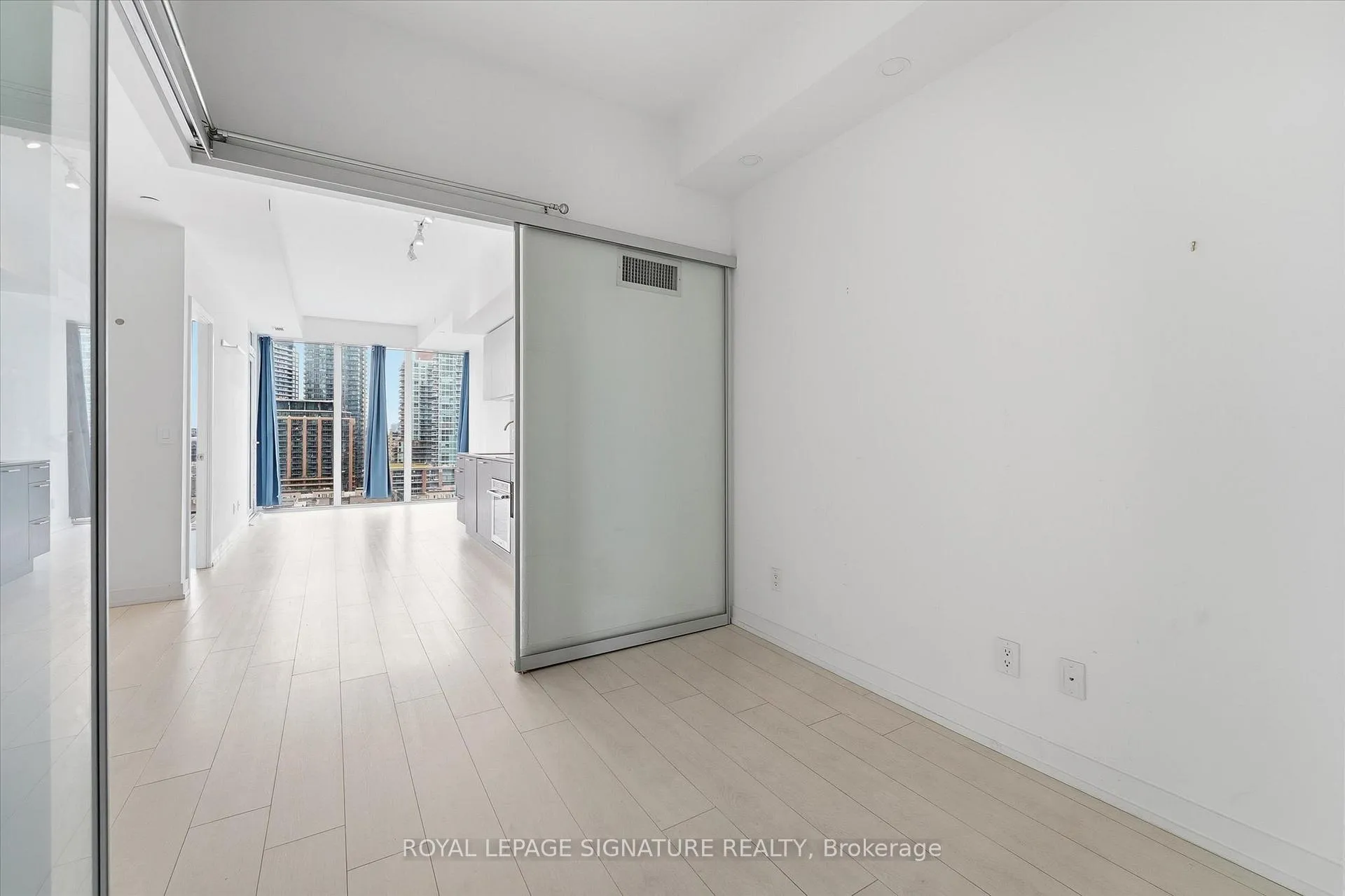 Photo 14 of Unit 1115, 19 Western Battery Road, Toronto, Niagara — HOMEH