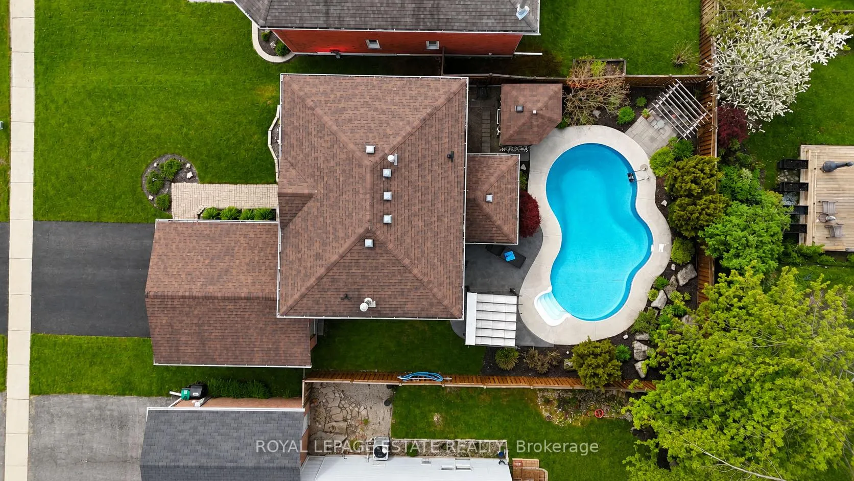 Photo 5 of 406 Anne Street N, Barrie, West Bayfield — HOMEH
