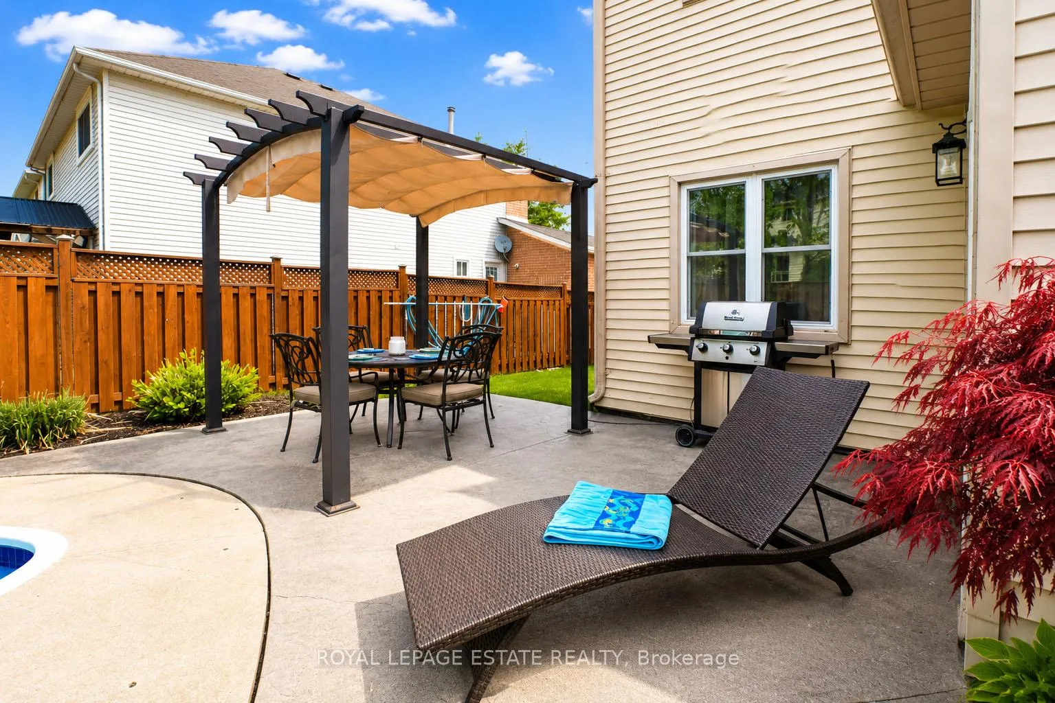 Photo 6 of 406 Anne Street N, Barrie, West Bayfield — HOMEH