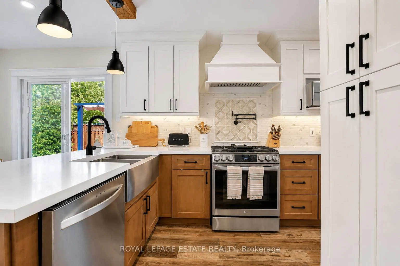 Photo 10 of 406 Anne Street N, Barrie, West Bayfield — HOMEH