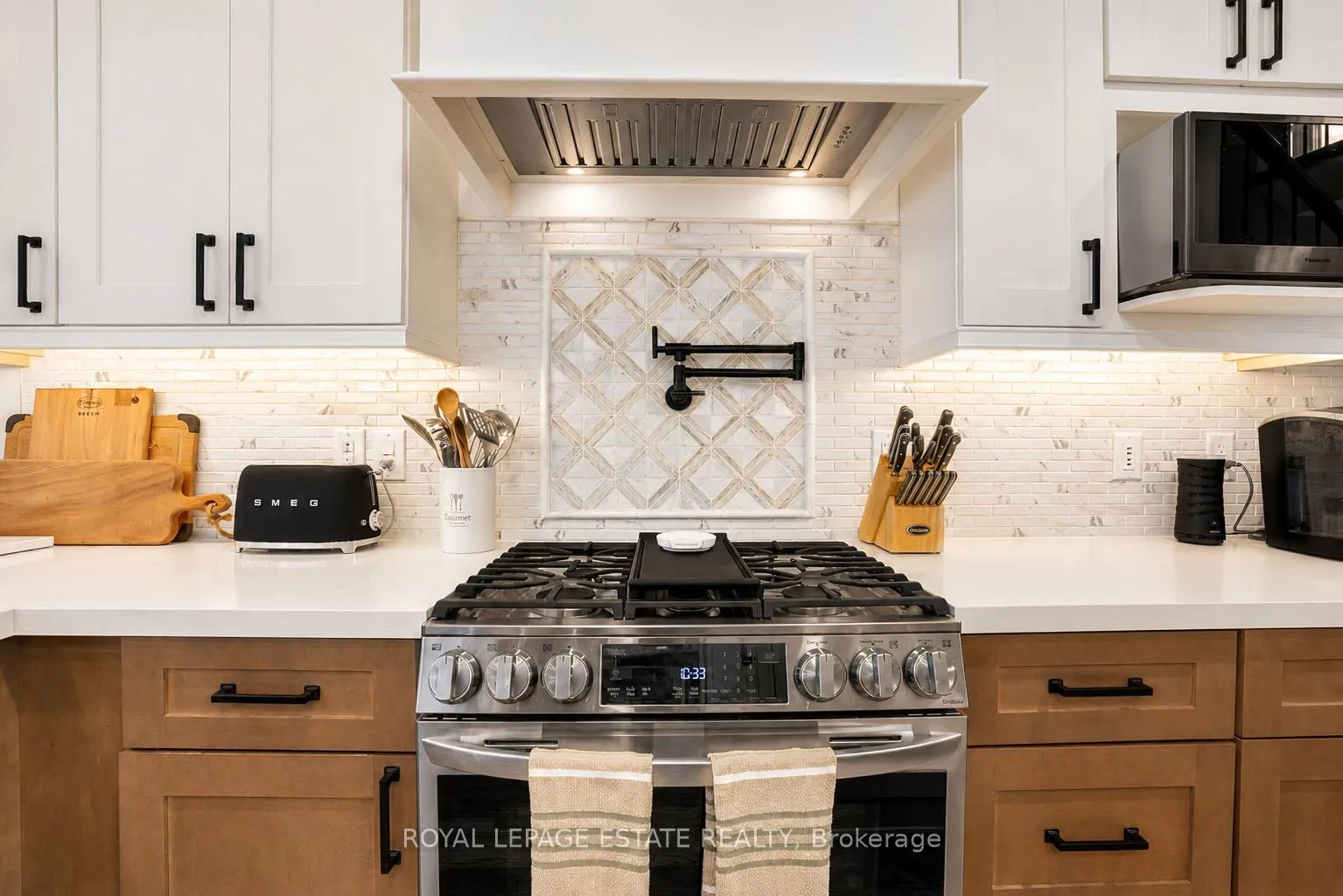 Photo 11 of 406 Anne Street N, Barrie, West Bayfield — HOMEH