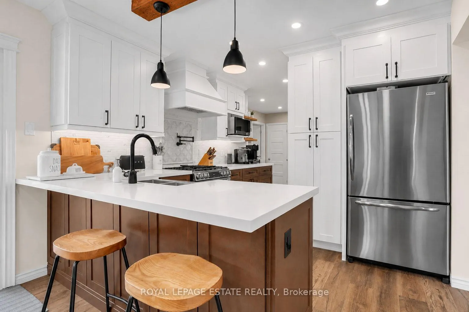 Photo 13 of 406 Anne Street N, Barrie, West Bayfield — HOMEH