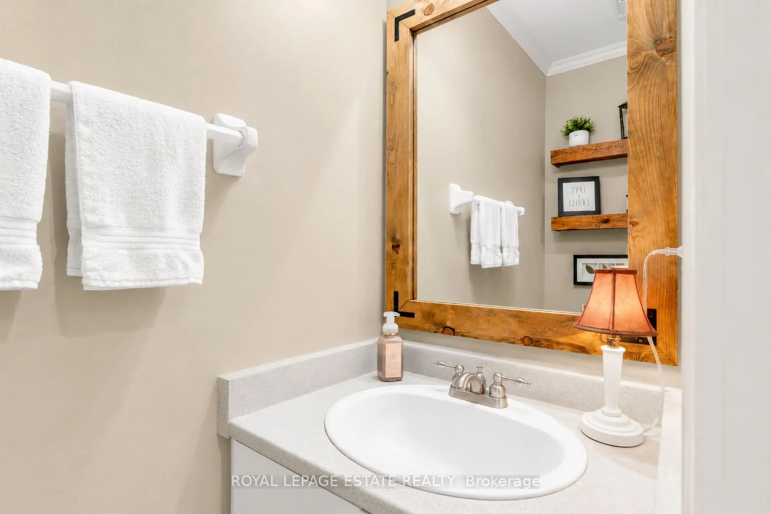Photo 18 of 406 Anne Street N, Barrie, West Bayfield — HOMEH