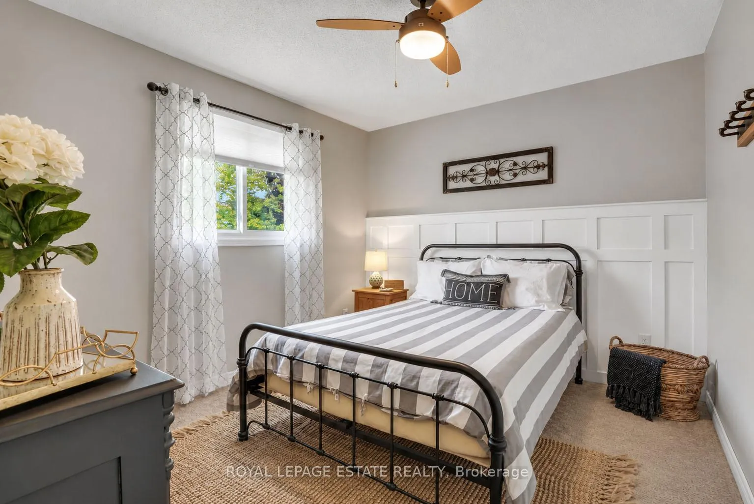 Photo 24 of 406 Anne Street N, Barrie, West Bayfield — HOMEH