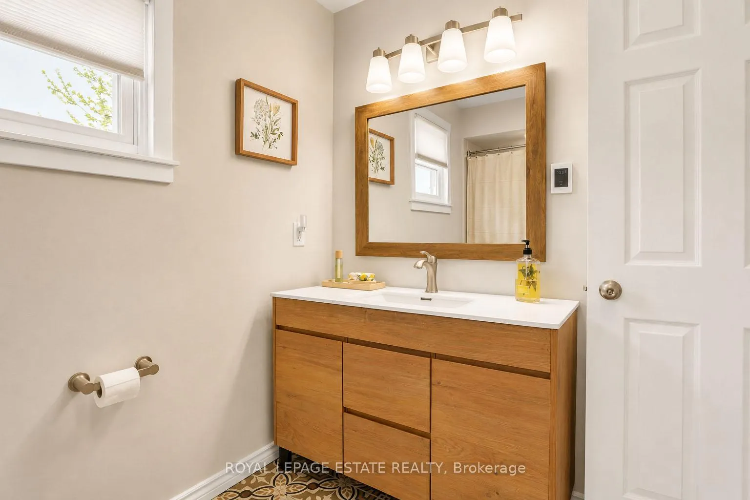 Photo 26 of 406 Anne Street N, Barrie, West Bayfield — HOMEH