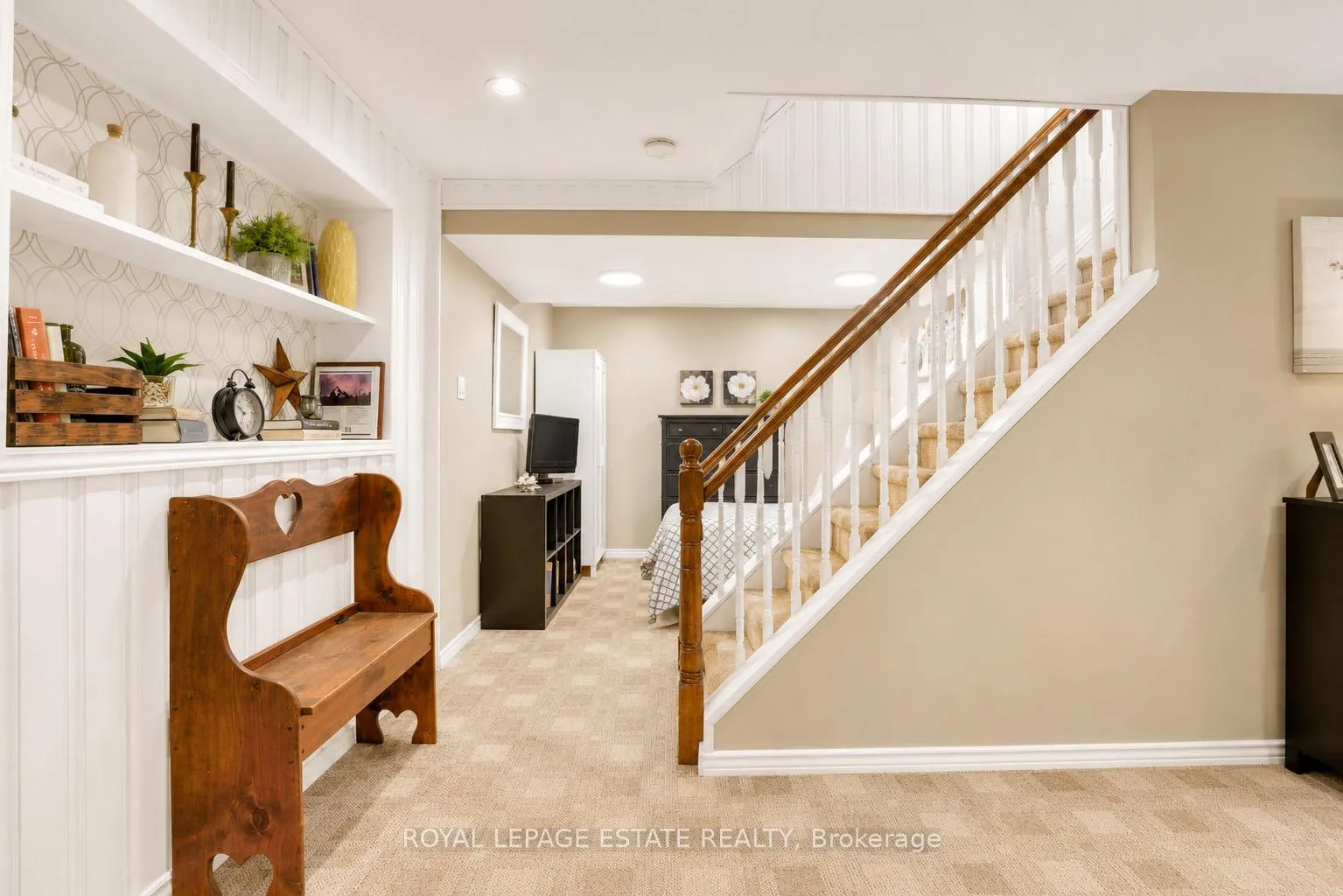Photo 28 of 406 Anne Street N, Barrie, West Bayfield — HOMEH