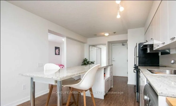 Front of Unit 1001, 33 Singer Court