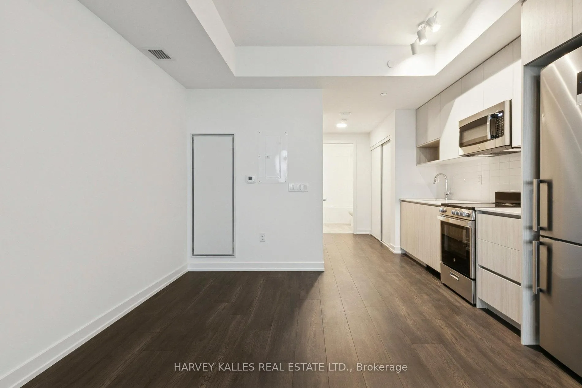 Photo 4 of Unit 512, 801 The Queensway, Etobicoke, Stonegate-Queensway — HOMEH