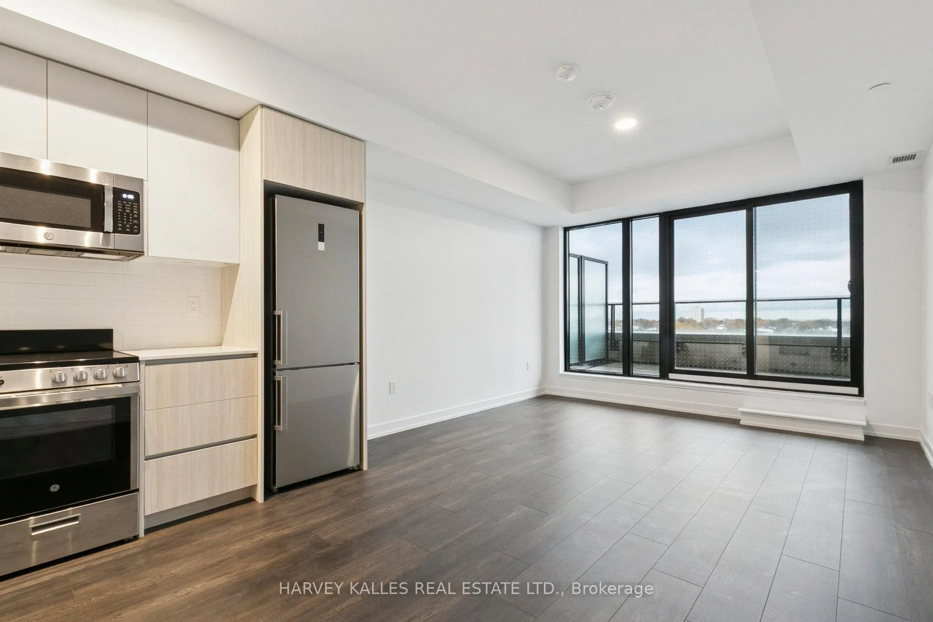 Photo 6 of Unit 512, 801 The Queensway, Etobicoke, Stonegate-Queensway — HOMEH