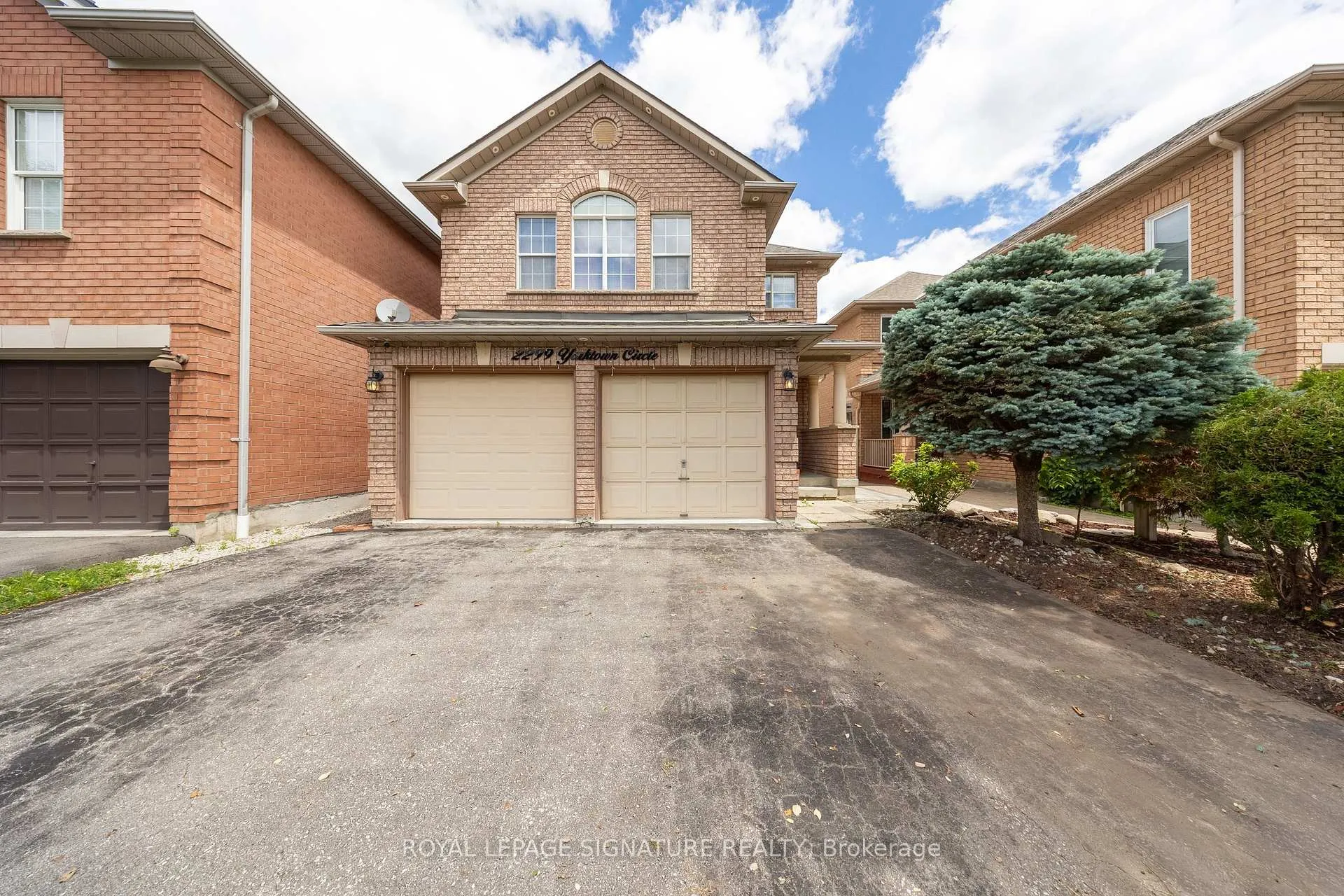 Photo 1 of 2299 Yorktown Circle, Mississauga, Central Erin Mills — HOMEH