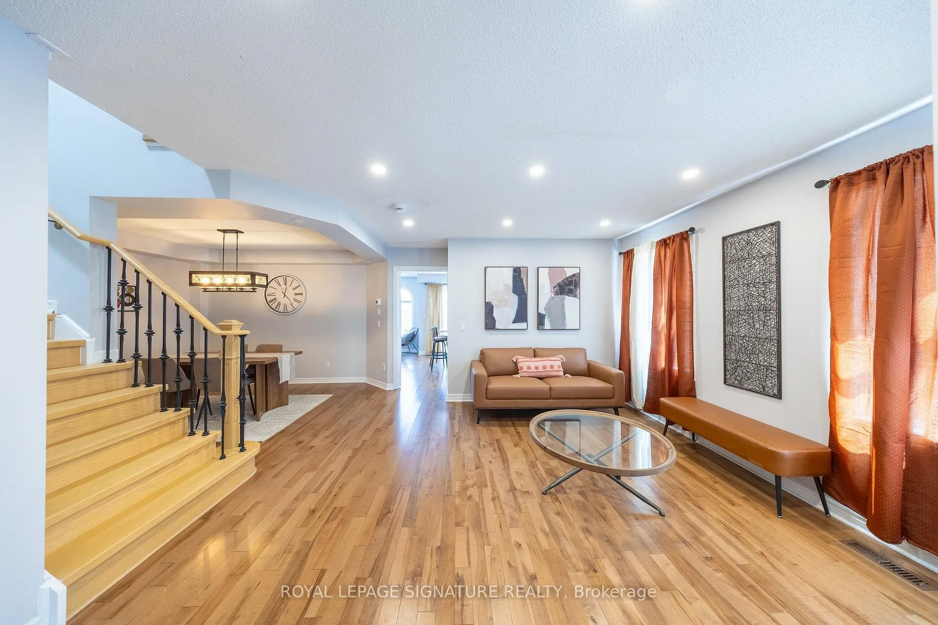 Photo 3 of 2299 Yorktown Circle, Mississauga, Central Erin Mills — HOMEH