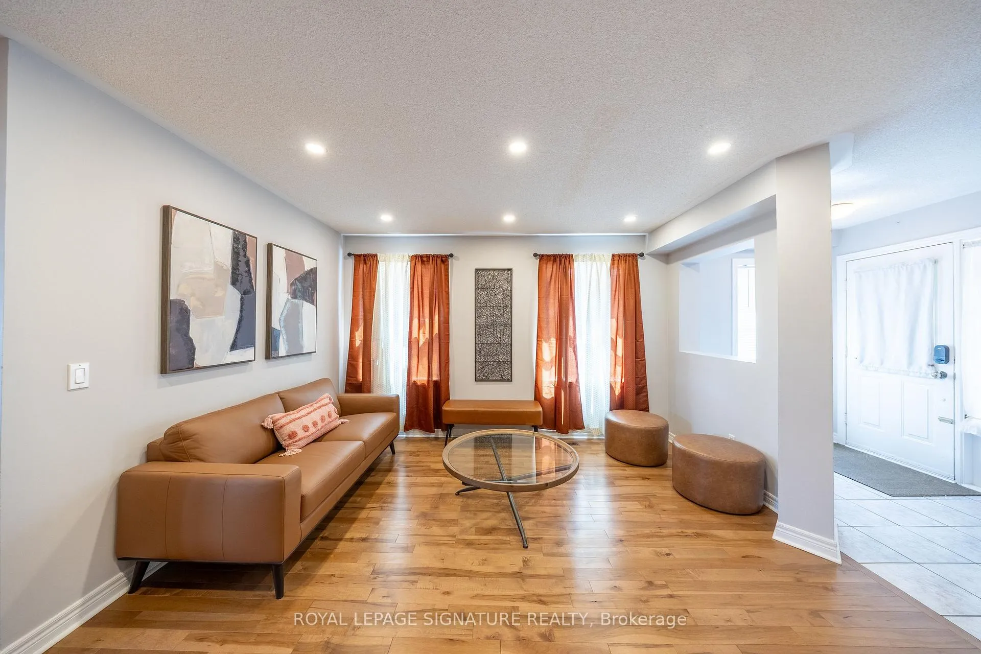 Photo 4 of 2299 Yorktown Circle, Mississauga, Central Erin Mills — HOMEH