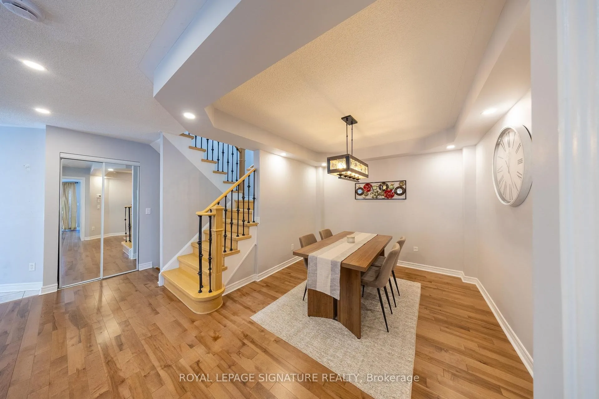 Photo 7 of 2299 Yorktown Circle, Mississauga, Central Erin Mills — HOMEH
